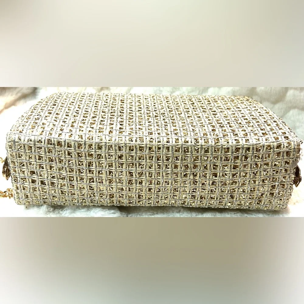 Elegant Handbag Clutch Purse with shiny Gold handle chain clasp - Picture 13 of 16